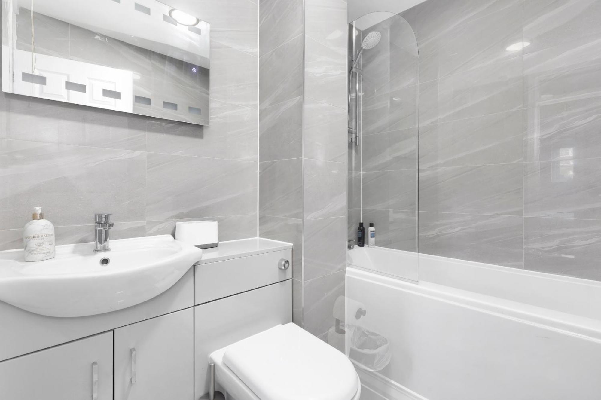 Waterside 4 Bed Apartment ลอนดอน ภายนอก รูปภาพ