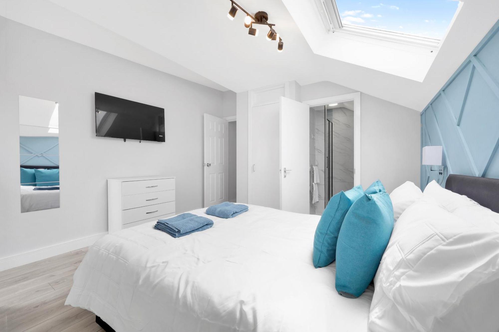 Waterside 4 Bed Apartment ลอนดอน ภายนอก รูปภาพ