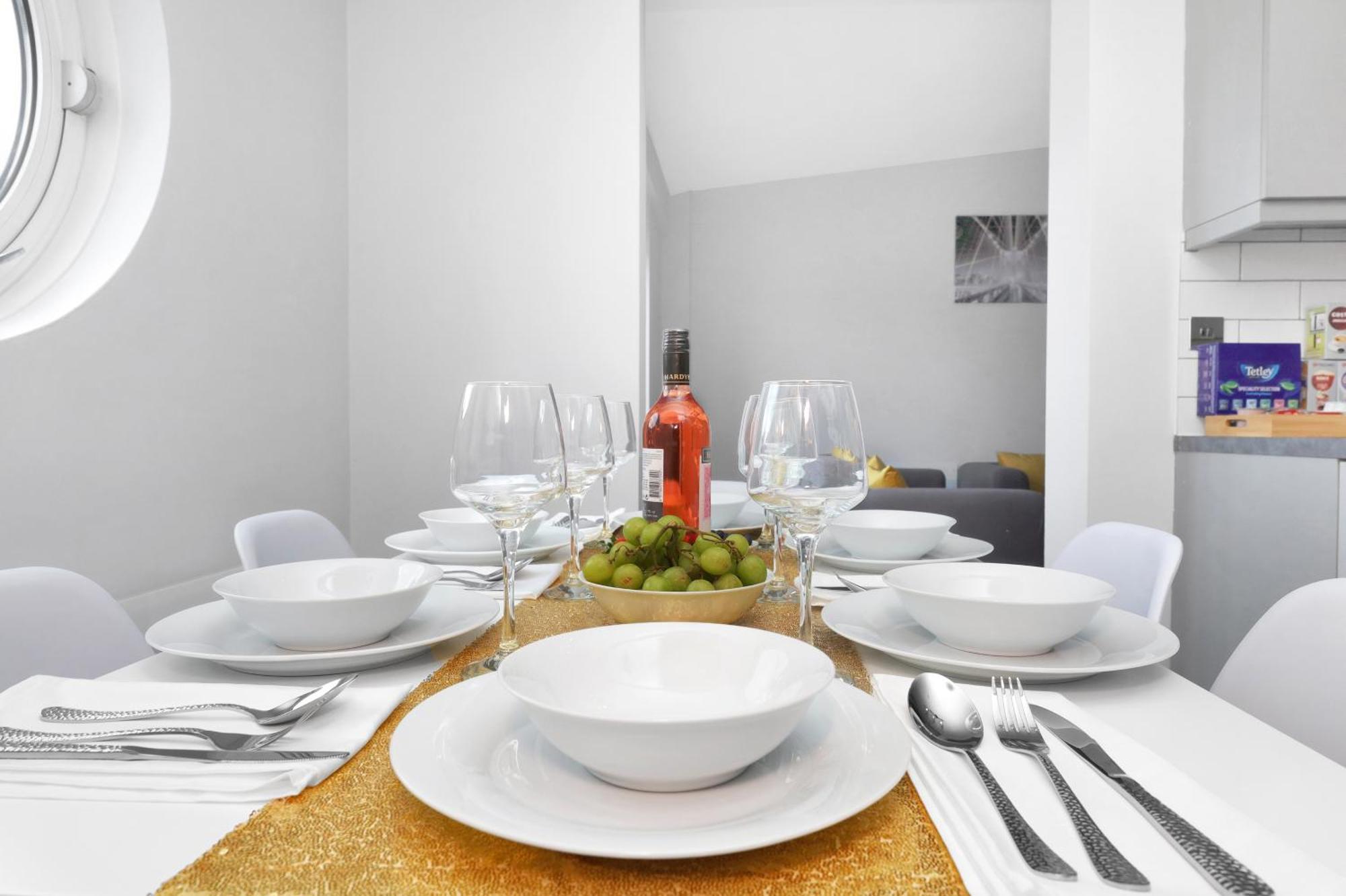 Waterside 4 Bed Apartment ลอนดอน ภายนอก รูปภาพ
